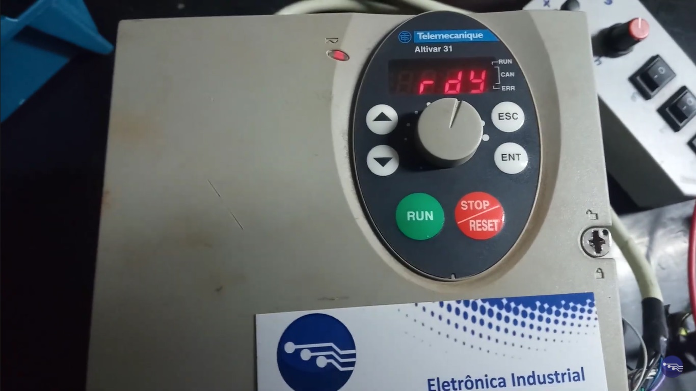 Conserto Inversor de frequência inoperante com defeito no comando e não exibia display Telemecanique Conserto Inversor de frequência inoperante com defeito no comando e não exibia display Telemecanique